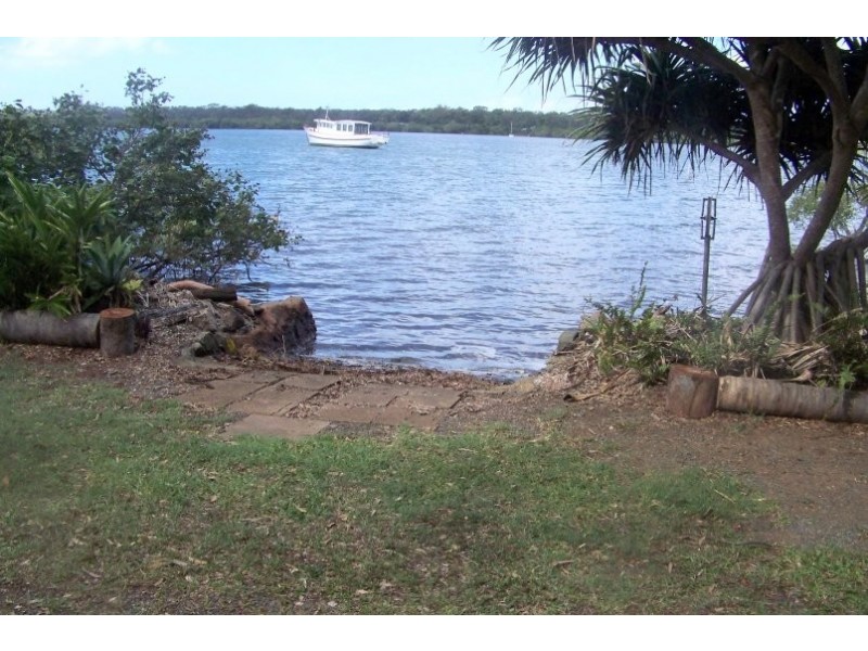 52 TINA AV, Lamb Island QLD 4184