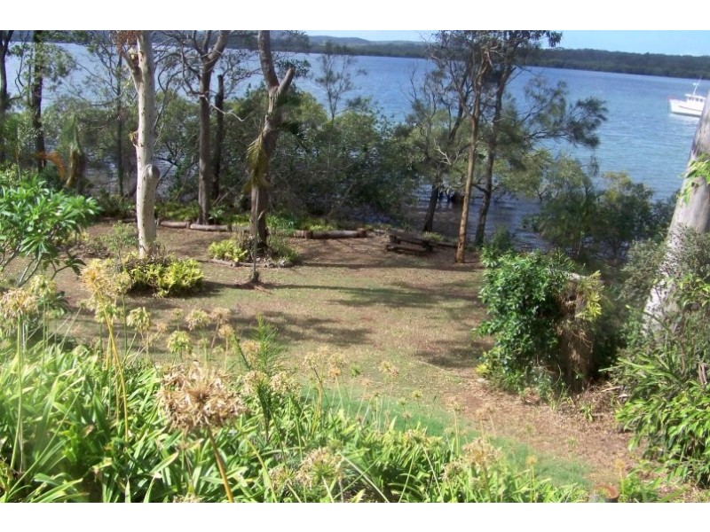 52 TINA AV, Lamb Island QLD 4184