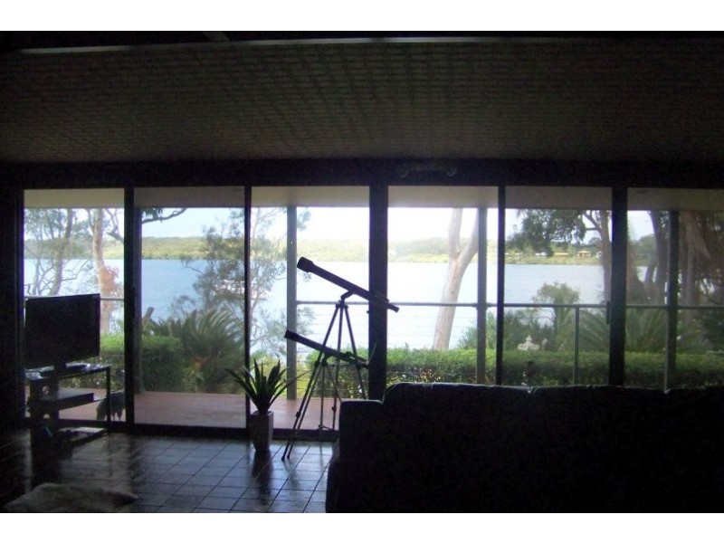 52 TINA AV, Lamb Island QLD 4184