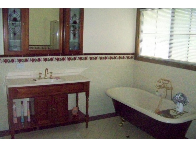 52 TINA AV, Lamb Island QLD 4184