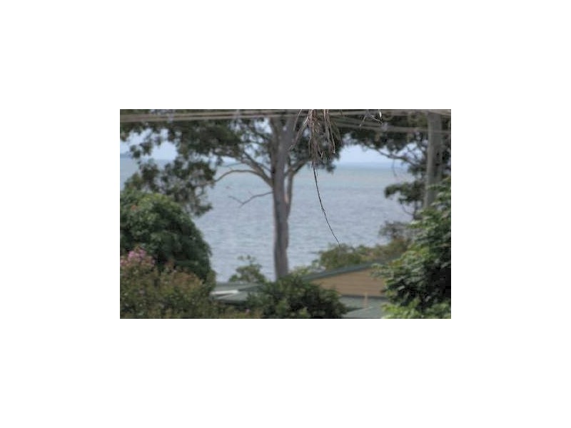 2-4 SHELLY CRES, Lamb Island QLD 4184