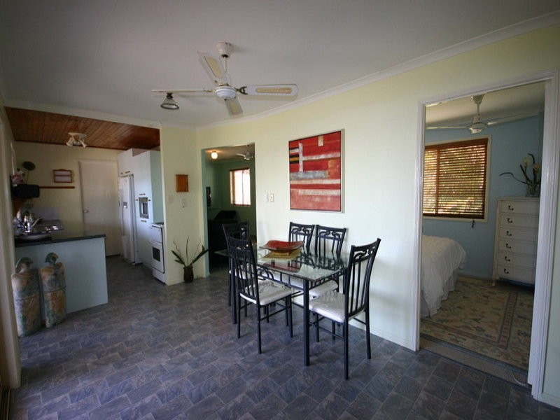 6 COWES STREET, Macleay Island QLD 4184