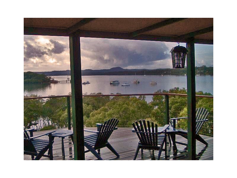 6 COWES STREET, Macleay Island QLD 4184