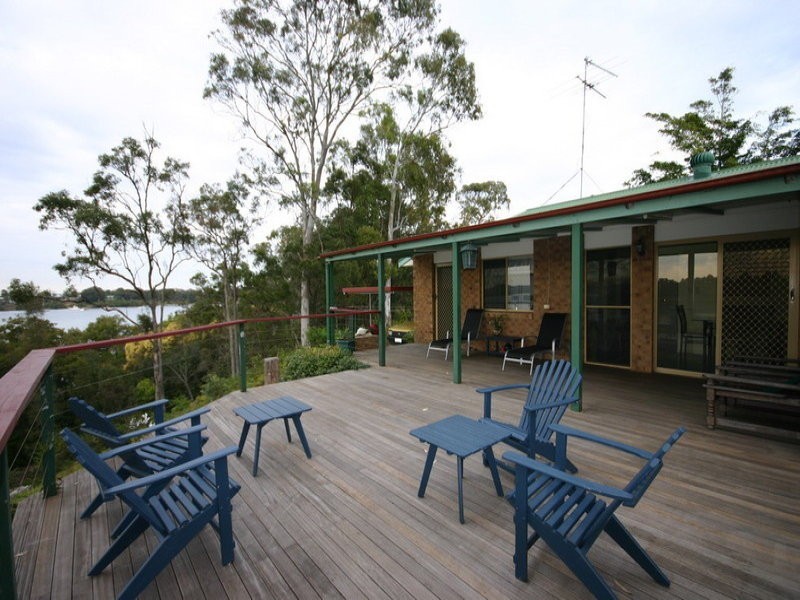 6 COWES STREET, Macleay Island QLD 4184