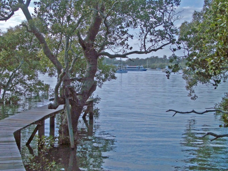 6 COWES STREET, Macleay Island QLD 4184