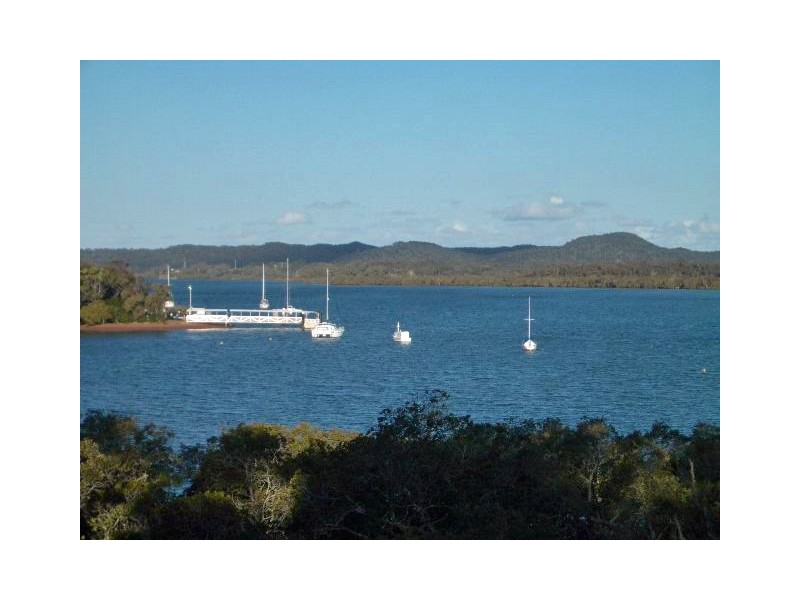 6 COWES STREET, Macleay Island QLD 4184