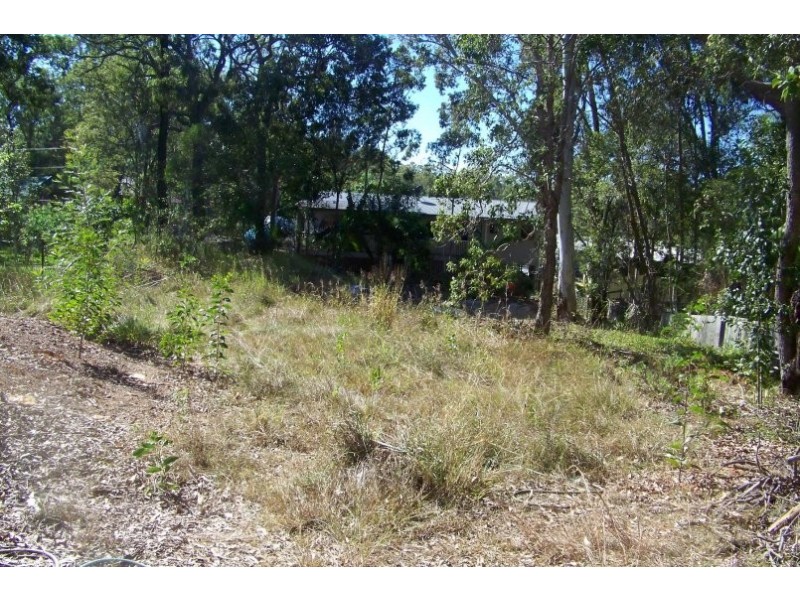 10 PINE av, Lamb Island QLD 4184