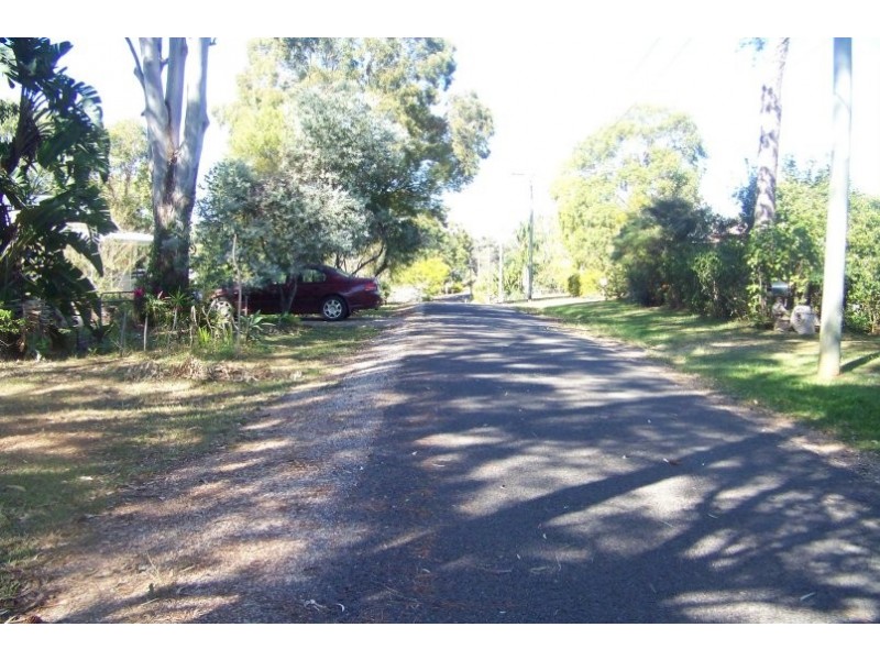 10 PINE av, Lamb Island QLD 4184