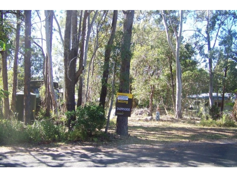 10 PINE av, Lamb Island QLD 4184