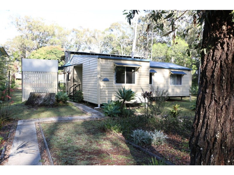 25 COLUMBIA STREET, Macleay Island QLD 4184