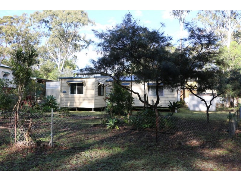 25 COLUMBIA STREET, Macleay Island QLD 4184