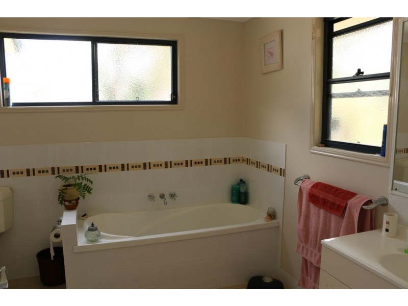15 Kevin Street, Macleay Island QLD 4184