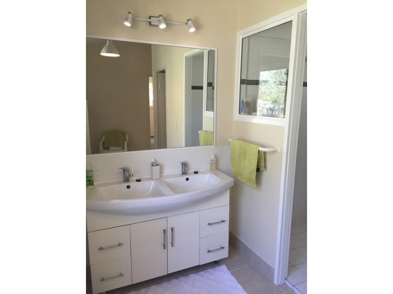 24 Orana Street, Macleay Island QLD 4184