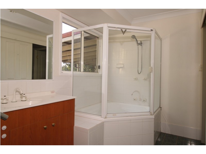 45 High Central Road, Macleay Island QLD 4184
