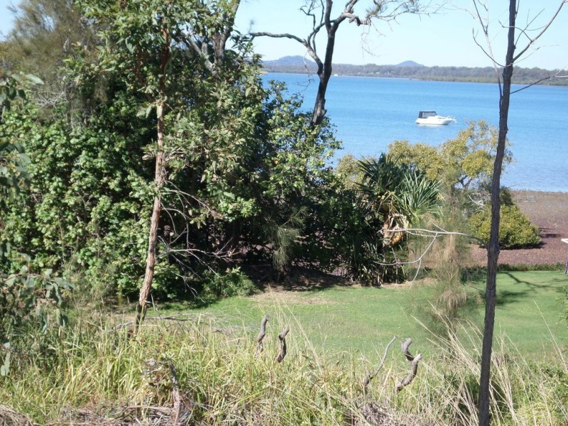 18 COORONG STREET, Macleay Island QLD 4184