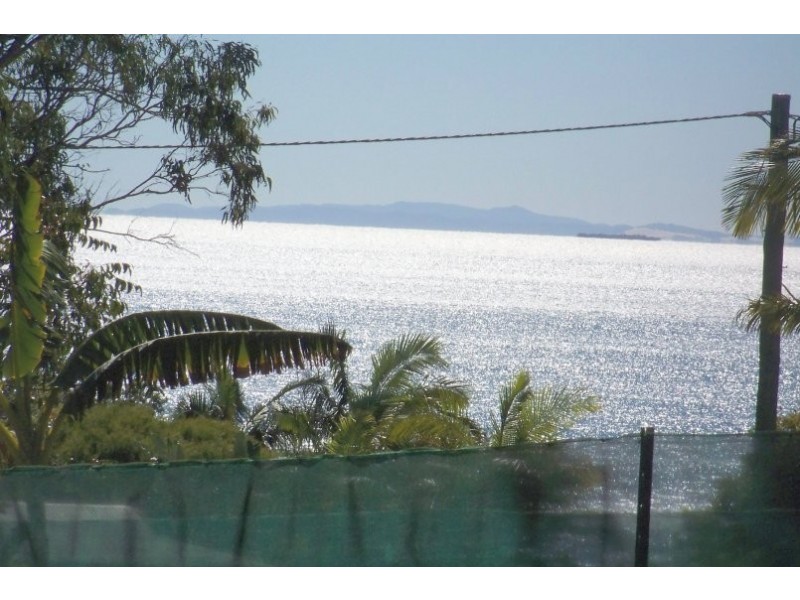 9 PARANKA STREET, Lamb Island QLD 4184