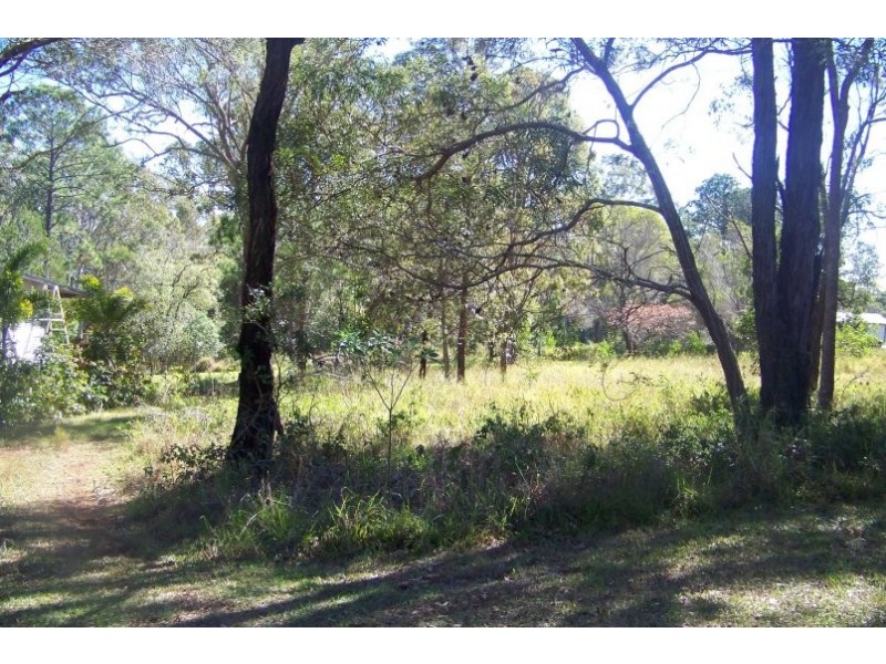 9 PARANKA STREET, Lamb Island QLD 4184