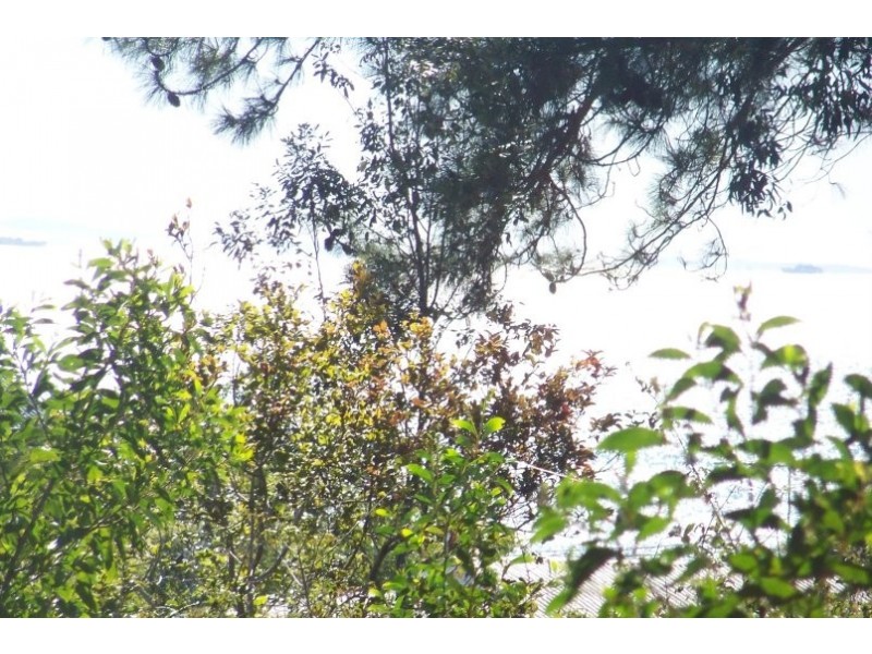 9 PARANKA STREET, Lamb Island QLD 4184