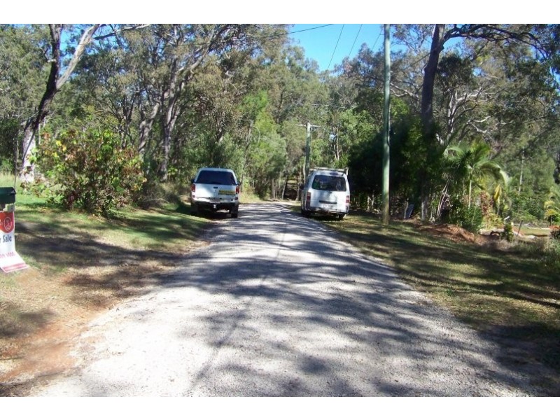 9 PARANKA STREET, Lamb Island QLD 4184