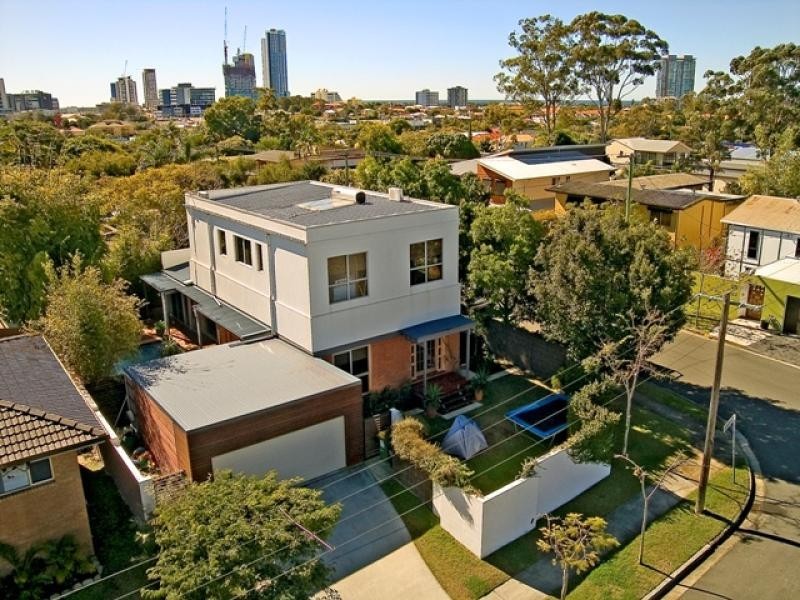 1 Elaine Street, Southport QLD 4215