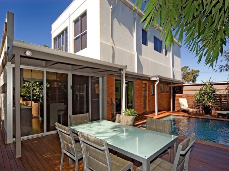 1 Elaine Street, Southport QLD 4215