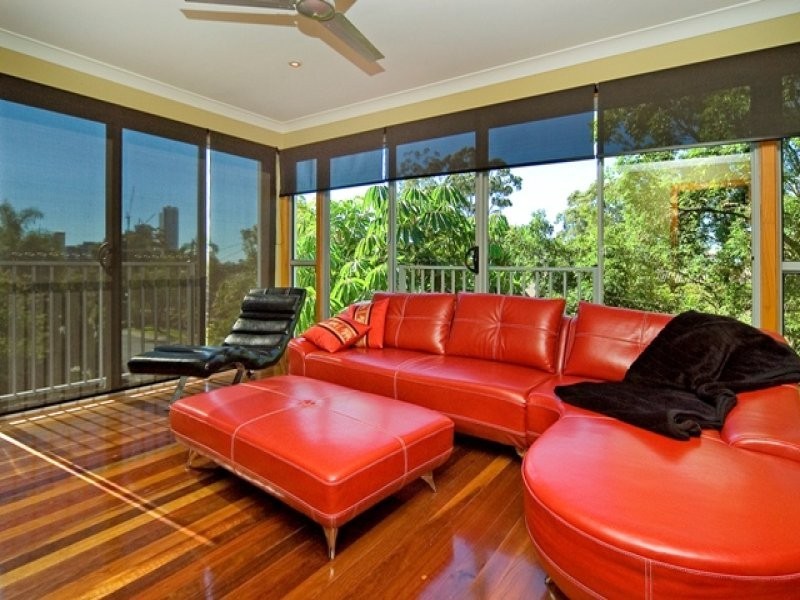 1 Elaine Street, Southport QLD 4215