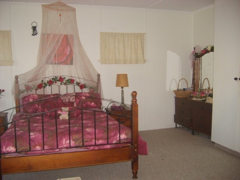 35 Back Street, Biggera Waters QLD 4216