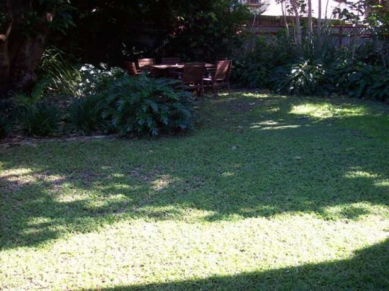 6 Ahern Street, Labrador QLD 4215