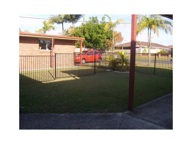 1 Brookside Road, Labrador QLD 4215