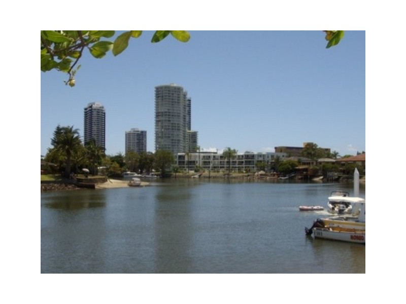 31/11  Taylor Street, Biggera Waters QLD 4216