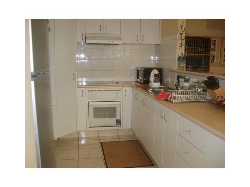 2/36 Robert Street, Labrador QLD 4215