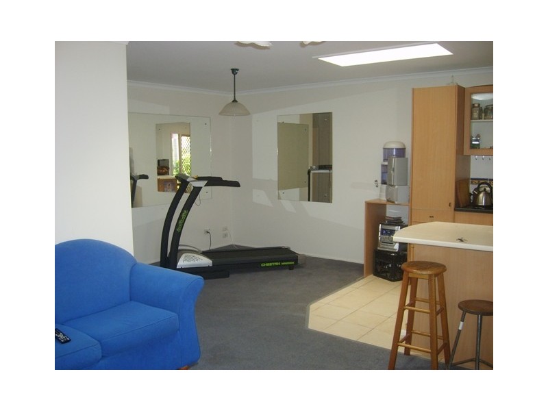 2/197 Central Street, Labrador QLD 4215