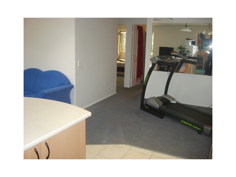 2/197 Central Street, Labrador QLD 4215