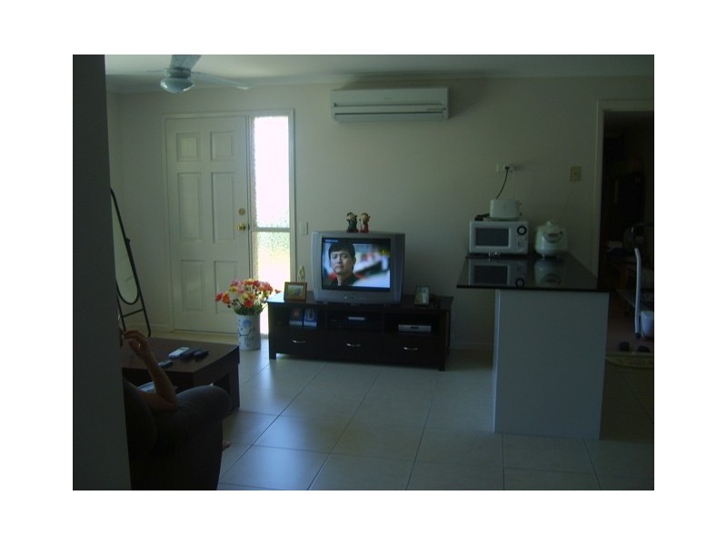 1/4 Senate Street, Labrador QLD 4215