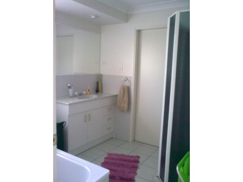 1/5 Pamela Court, Labrador QLD 4215