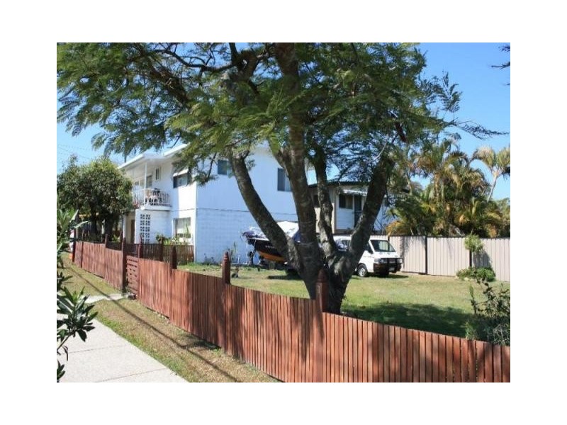 2 Beitz Avenue, Labrador QLD 4215