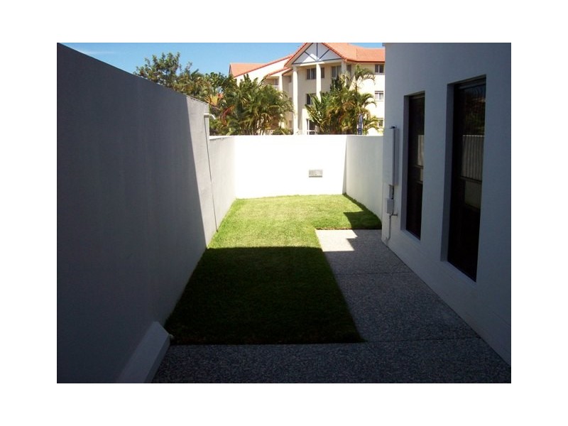 1/40 Bayview Street, Runaway Bay QLD 4216