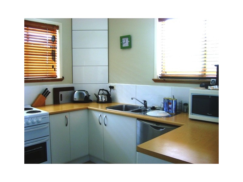17 Huth Street, Labrador QLD 4215