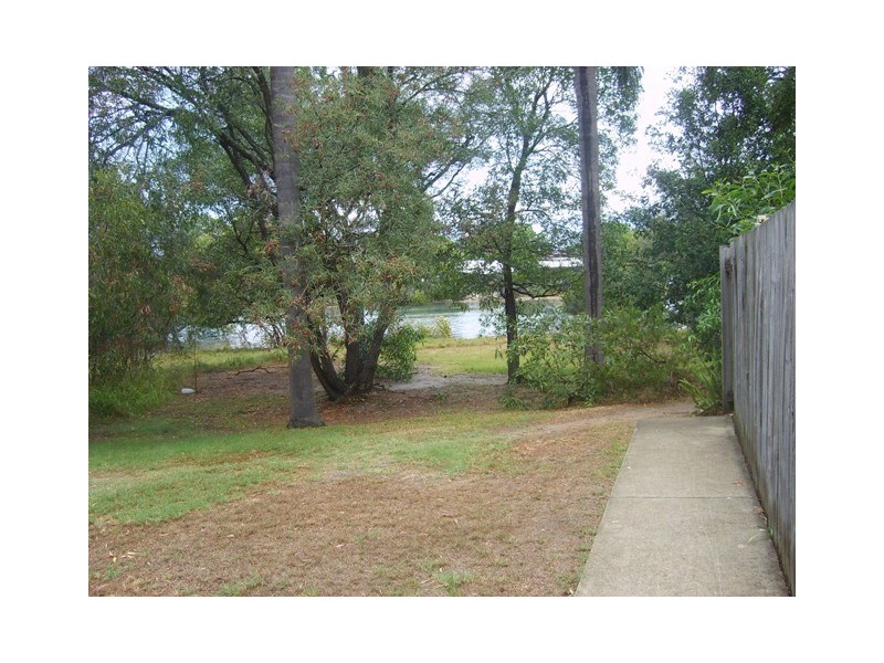 17 Huth Street, Labrador QLD 4215