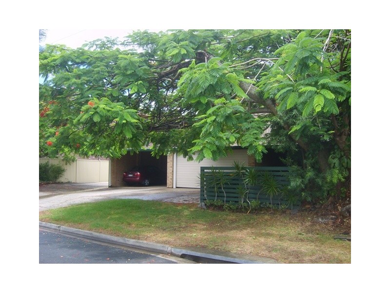 17 Huth Street, Labrador QLD 4215