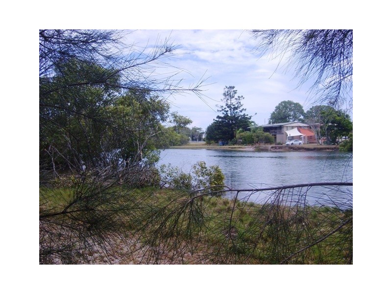17 Huth Street, Labrador QLD 4215