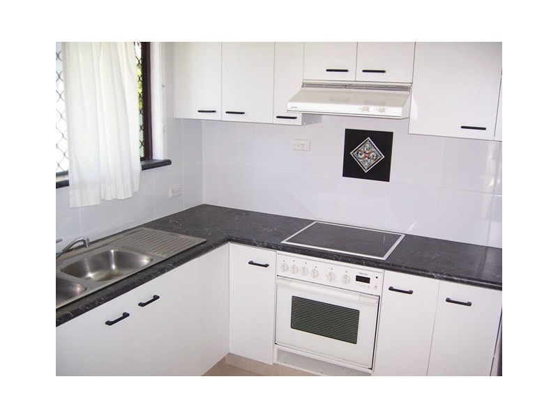 1/4 Billington Street, Labrador QLD 4215