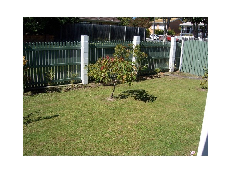 1/4 Billington Street, Labrador QLD 4215