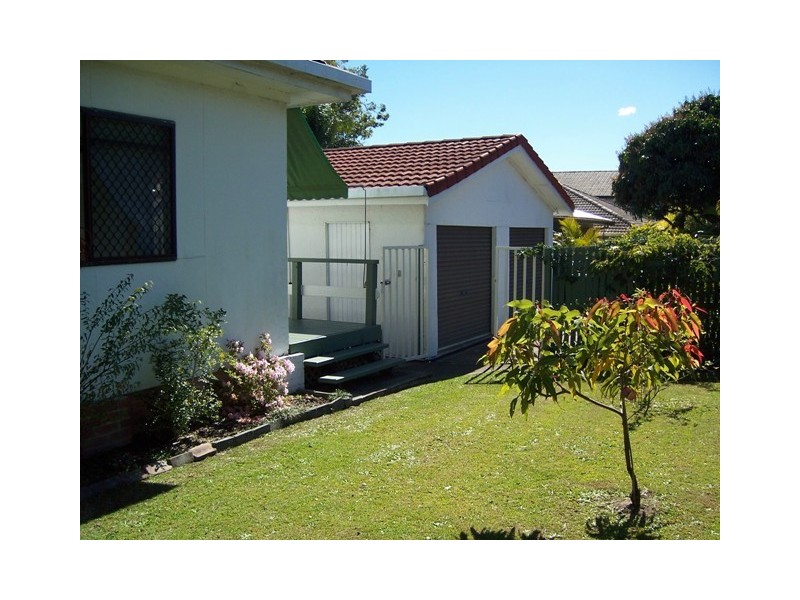 1/4 Billington Street, Labrador QLD 4215