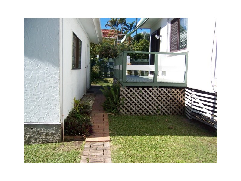 1/4 Billington Street, Labrador QLD 4215