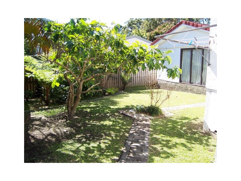 1/4 Billington Street, Labrador QLD 4215