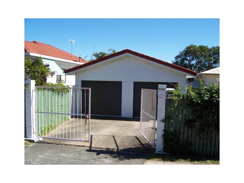 1/4 Billington Street, Labrador QLD 4215