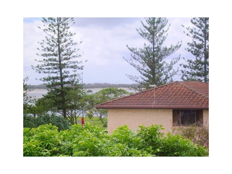 224 Marine Parade (Kimbar), Labrador QLD 4215