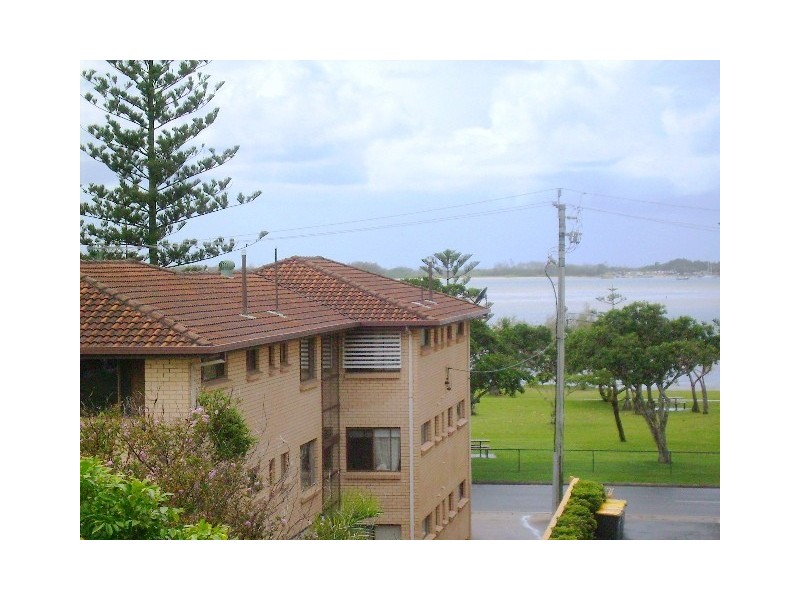 224 Marine Parade (Kimbar), Labrador QLD 4215