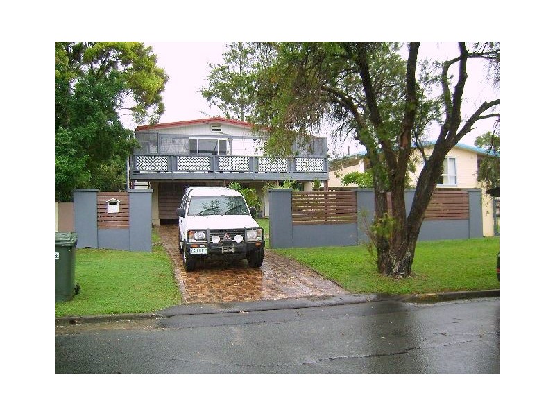 11 Second Avenue, Labrador QLD 4215